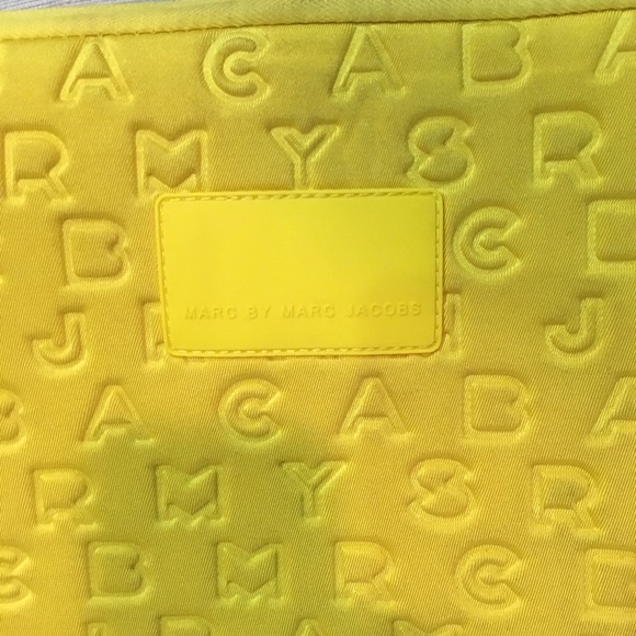 Marc by Marc Jacobs Neon Neoprene Laptop Case - Picture 2 of 5